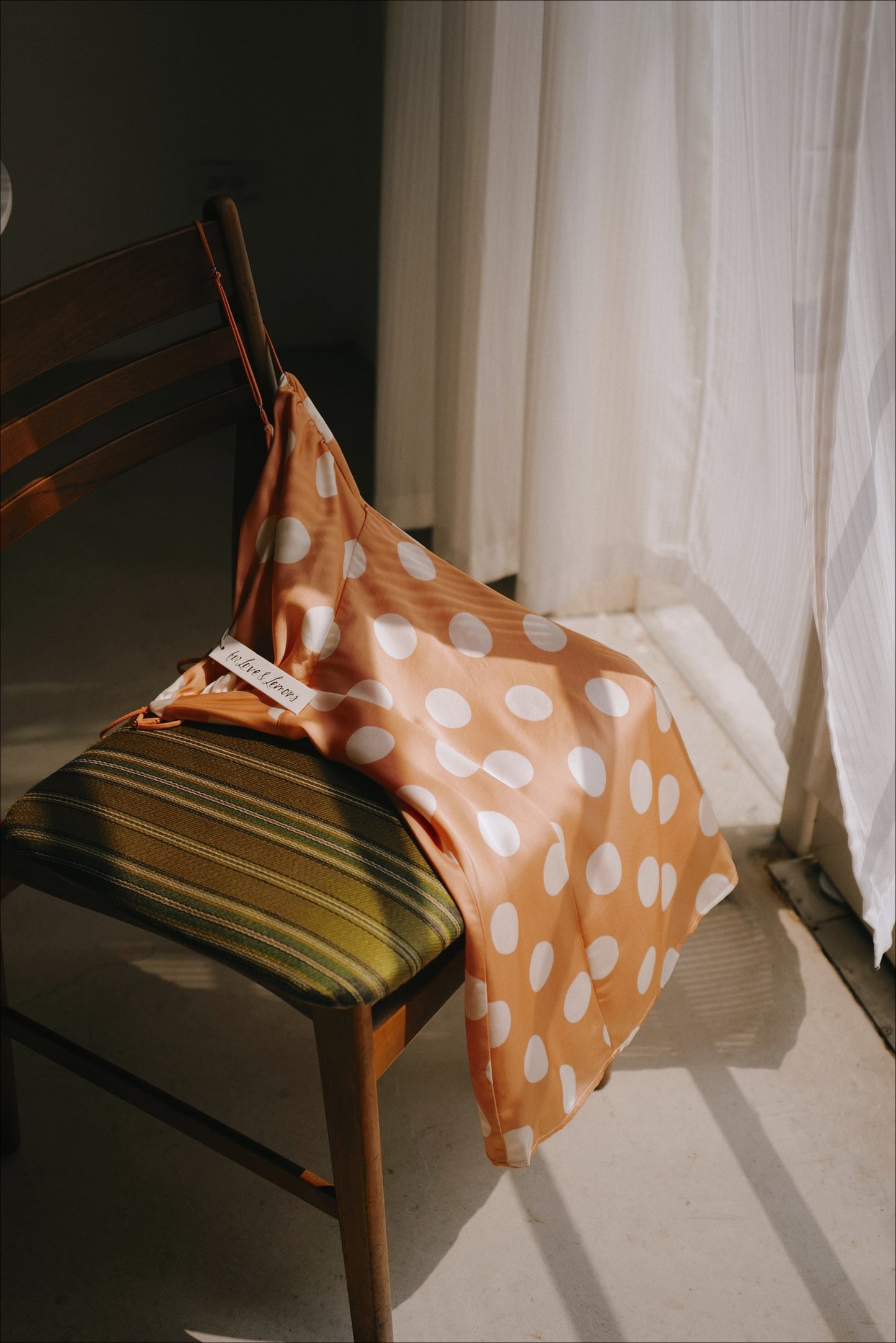 珊瑚橘波卡大圓點背後綁帶短洋裝