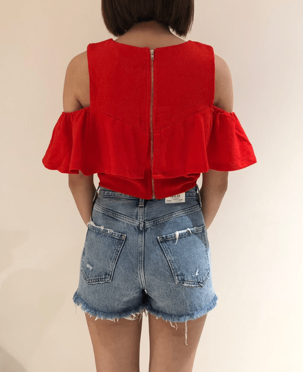 紅色露肩荷葉邊上衣