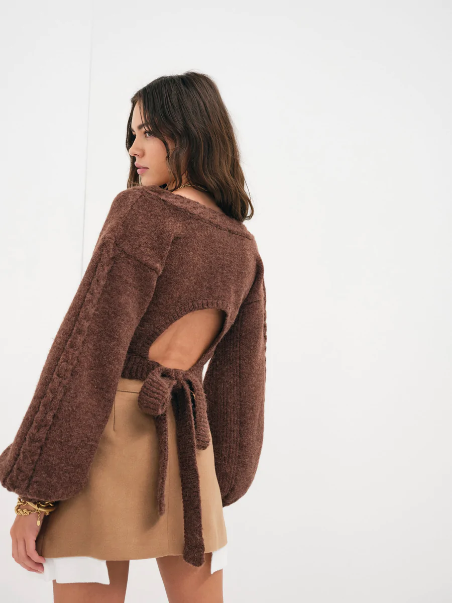 深 V 麻花短版毛衣